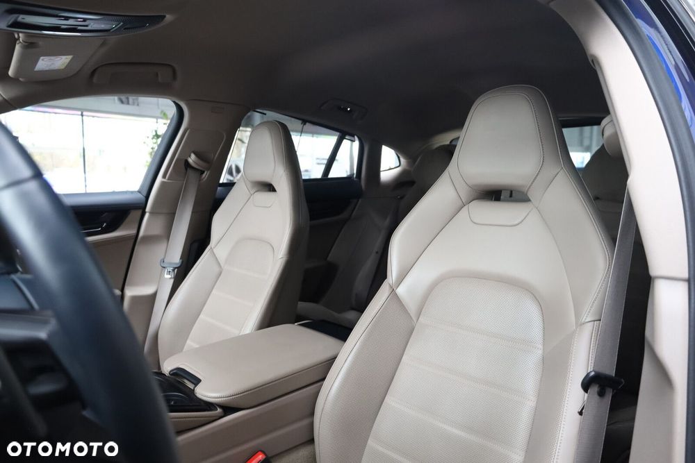 Porsche Panamera 4 - 19