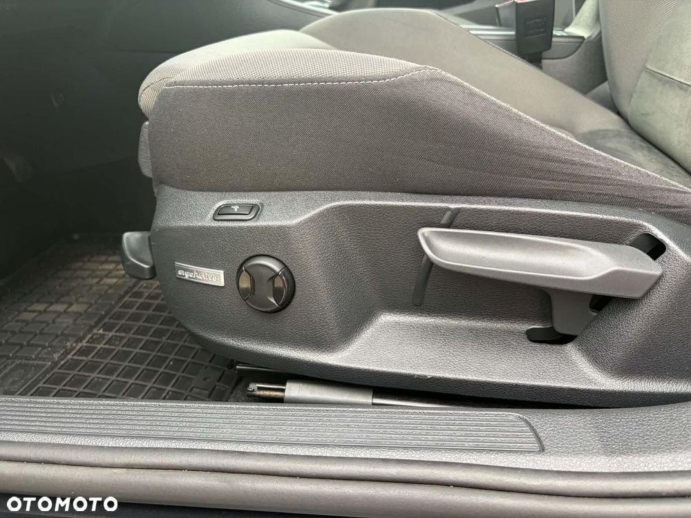 Volkswagen Golf 1.4 TSI BMT Highline - 26