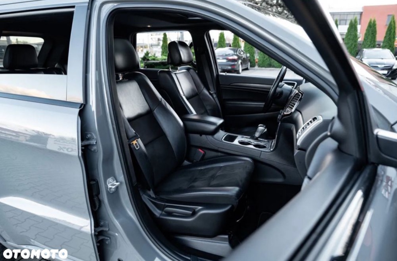 Jeep Grand Cherokee - 22
