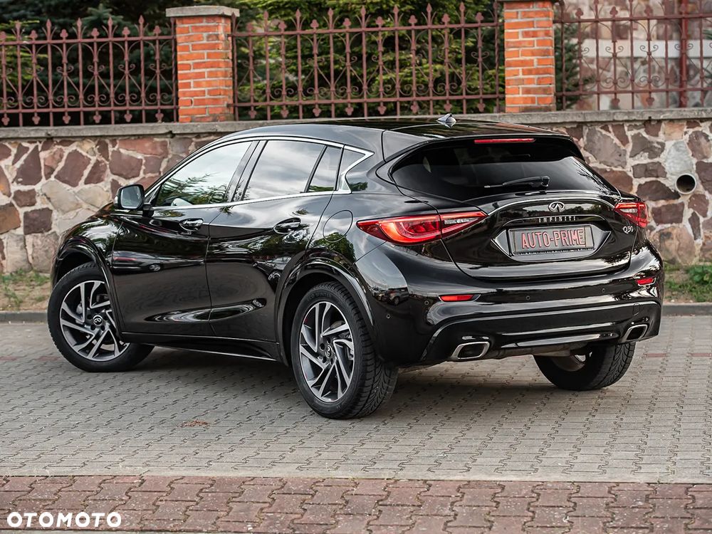 Infiniti Q30 - 8