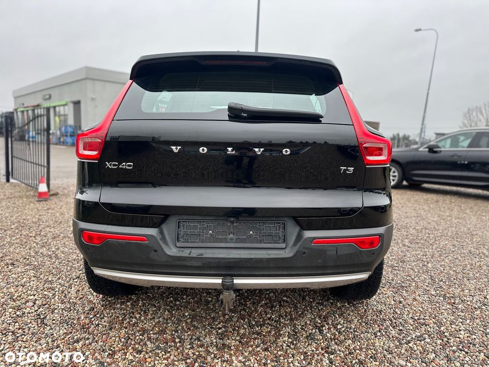 Volvo XC 40 T3 Momentum Pro - 4