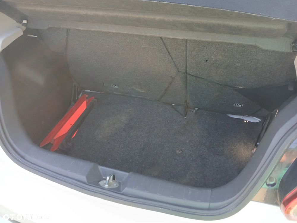 Mitsubishi Space Star - 14