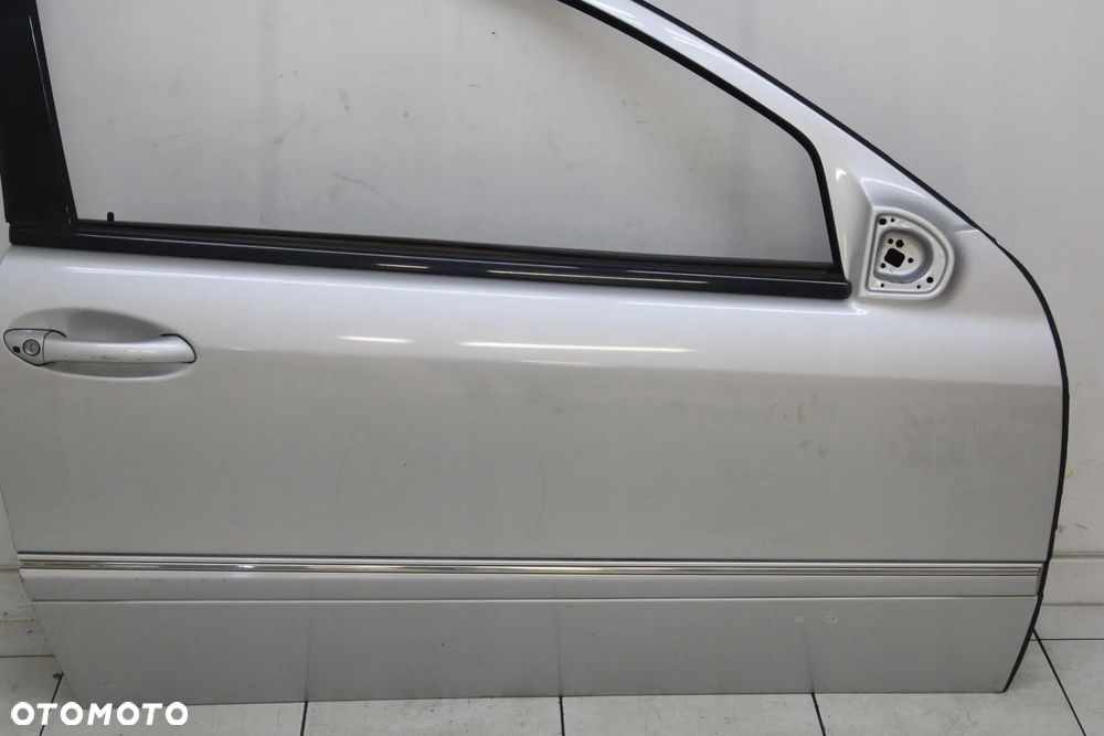 MERCEDES CLC W203 2008R- DRZWI PRAWY PRAWE PRZÓD PRZEDNIE 775 - KOD LAKIERU - 4