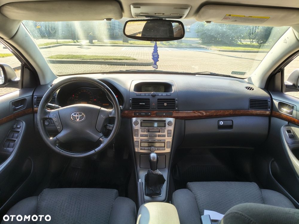 Toyota Avensis - 8