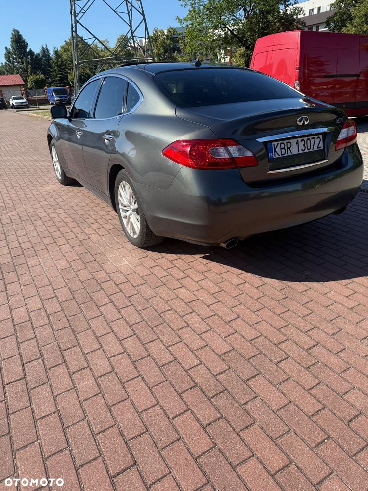 Infiniti M - 4