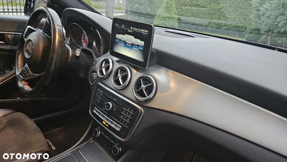 Mercedes-Benz CLA 200 7G-DCT AMG Line - 7