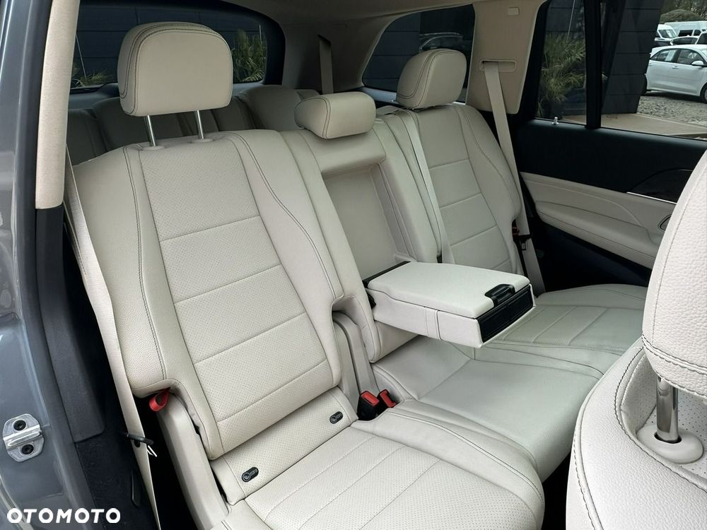 Mercedes-Benz GLS - 22
