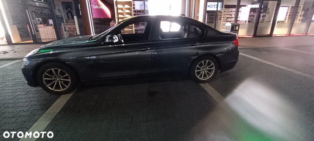BMW Seria 3 ver-320i - 10