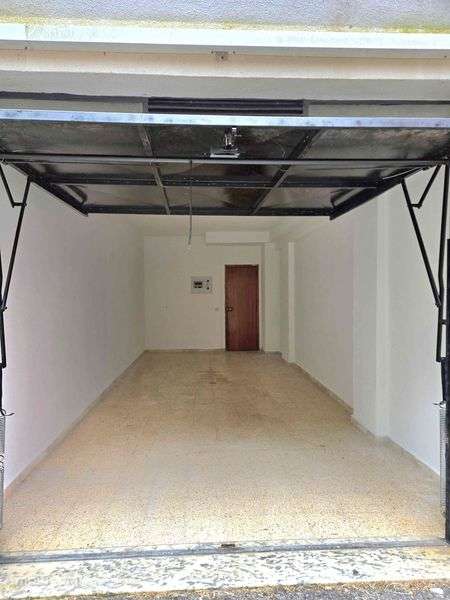 Alugo garagem 21 m² Tapada das Mercês - Grande imagem: 2/3