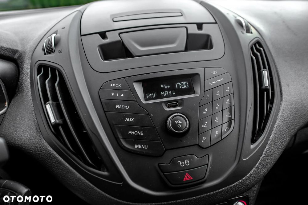 Ford Tourneo Courier 1.0 EcoBoost S&S Titanium - 26