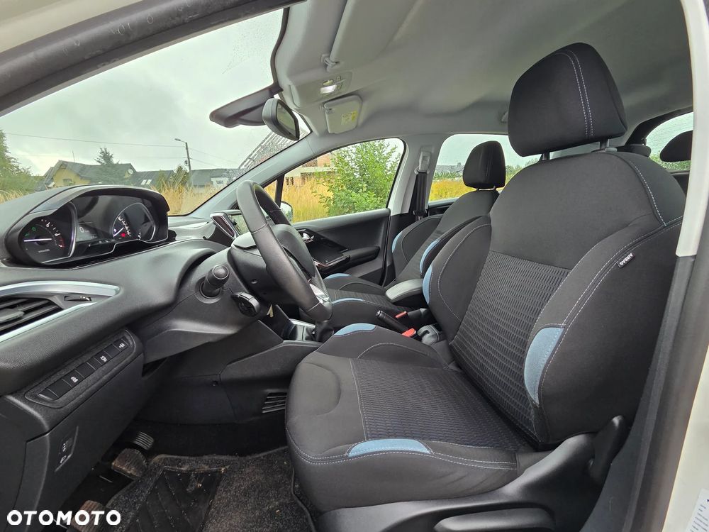 Peugeot 208 1.2 PureTech Allure - 16