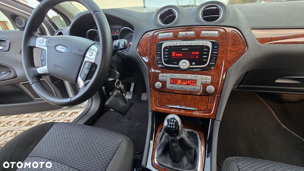 Ford Mondeo 2.0 Ghia X100 / X - 21