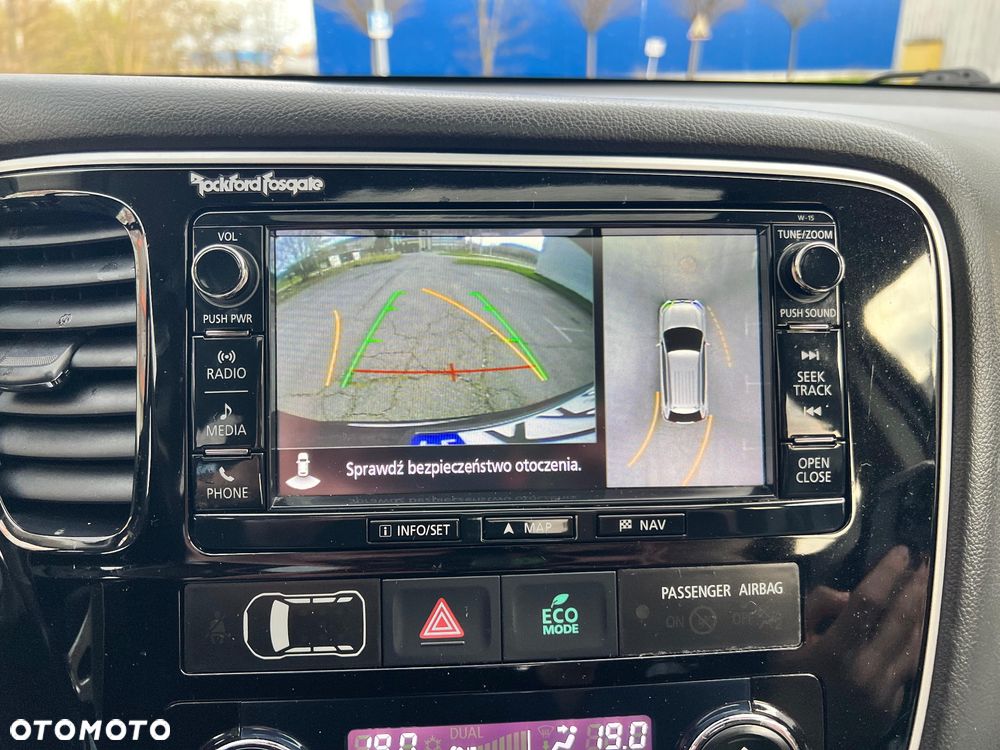 Mitsubishi Outlander Intense + - 10