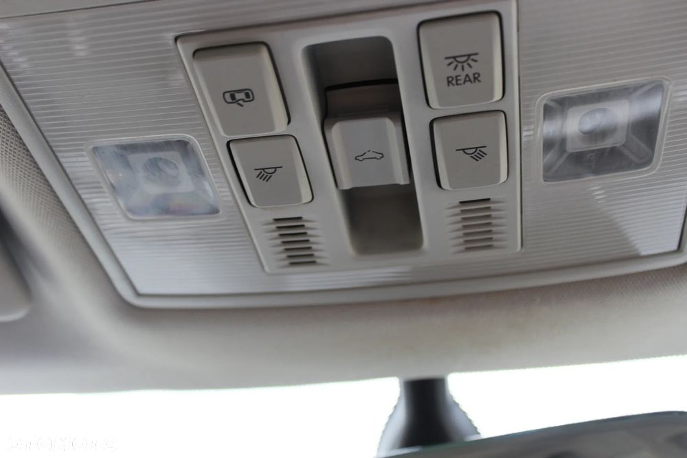 Skoda Superb 2.0 TDI DSG Premium Edition - 35
