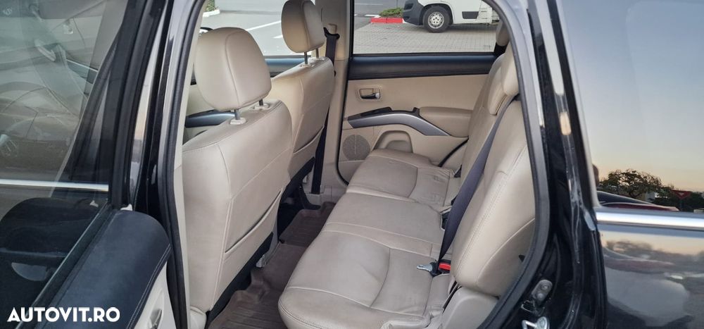 Mitsubishi Outlander - 11