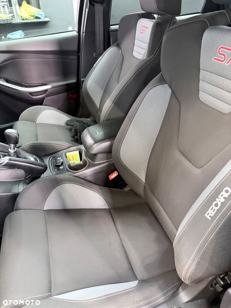 Ford Focus ST - 13
