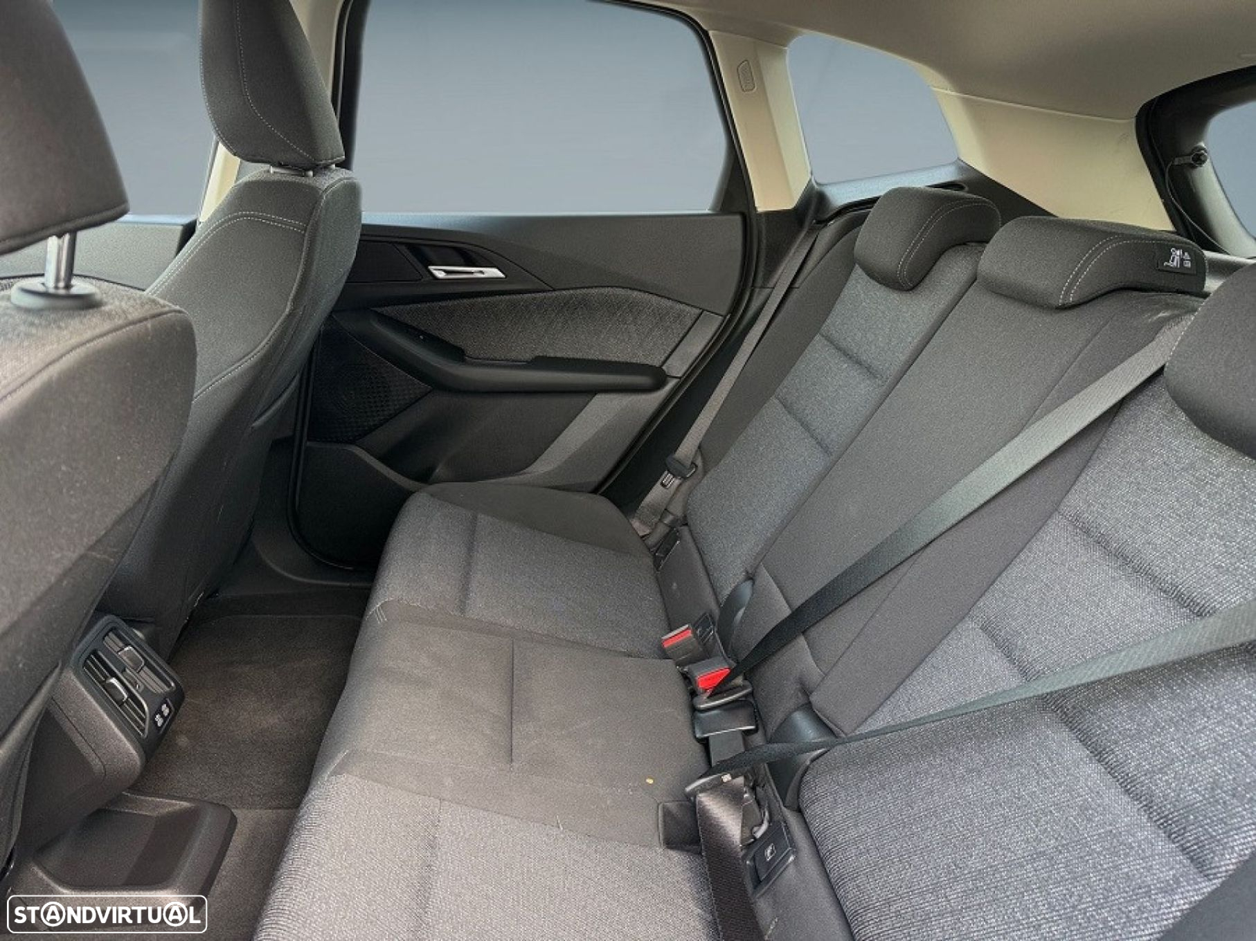 BMW 225xe Active Tourer - 12