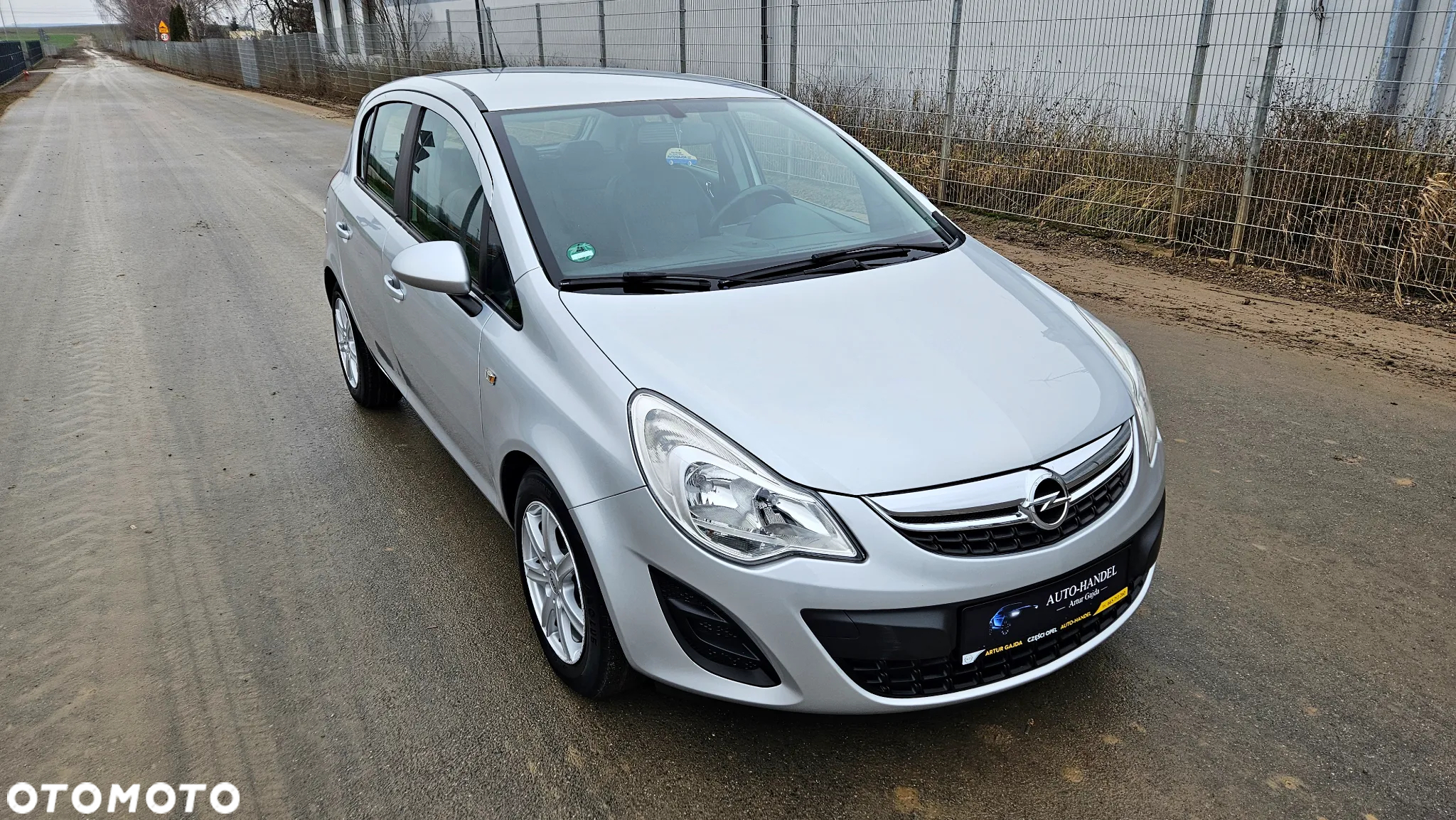 Opel Corsa 1.4 16V Color Edition - 11