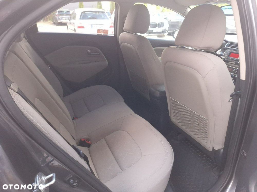 Kia Rio 1.4 XL - 27