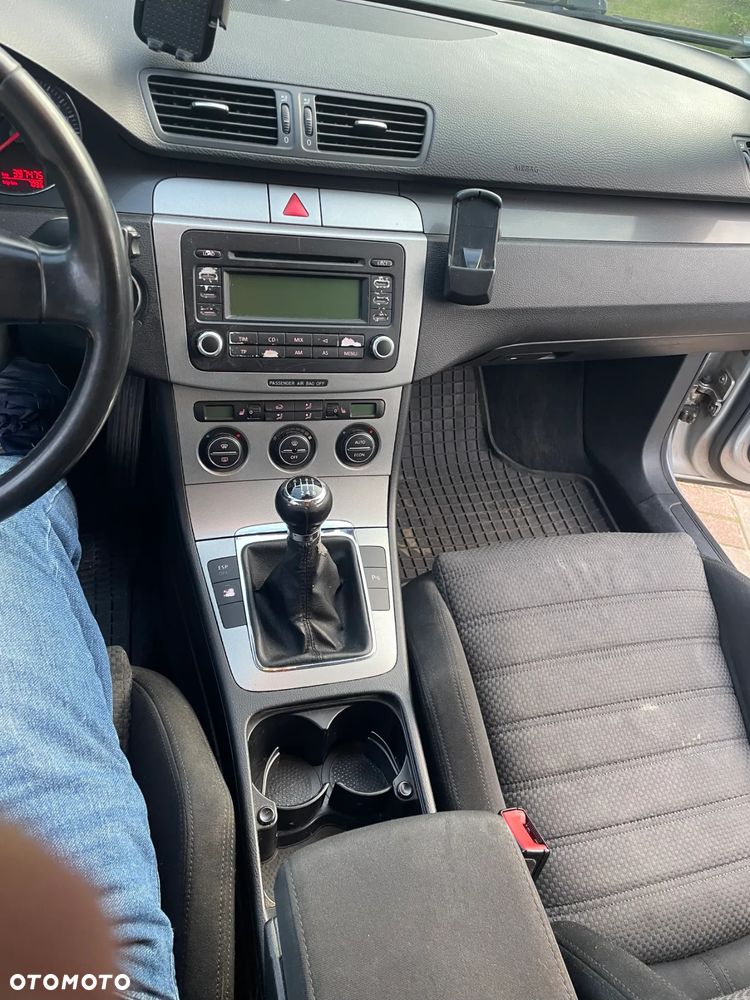 Volkswagen Passat 2.0 TDI Comfortline - 8