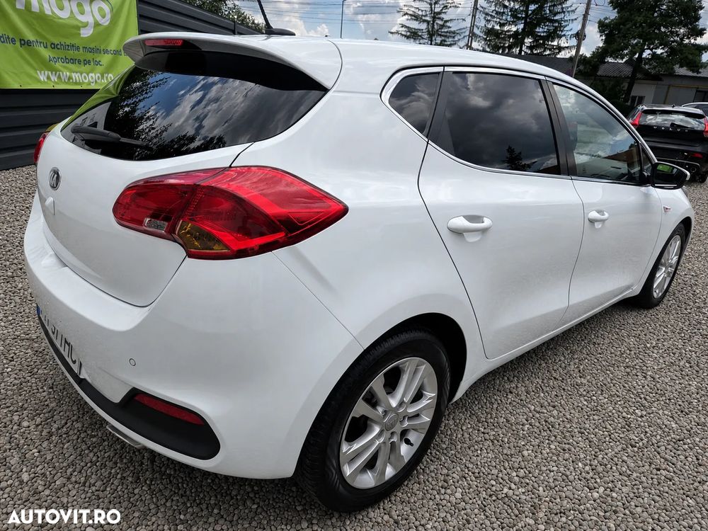 Kia Ceed 1.6 CRDi 128 Fifa World Cup Edition - 4