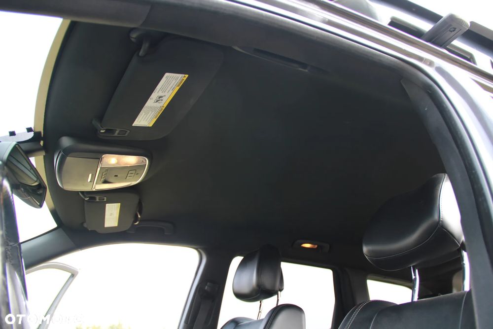 Jeep Grand Cherokee - 33