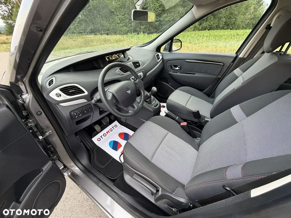Renault Grand Scenic - 16