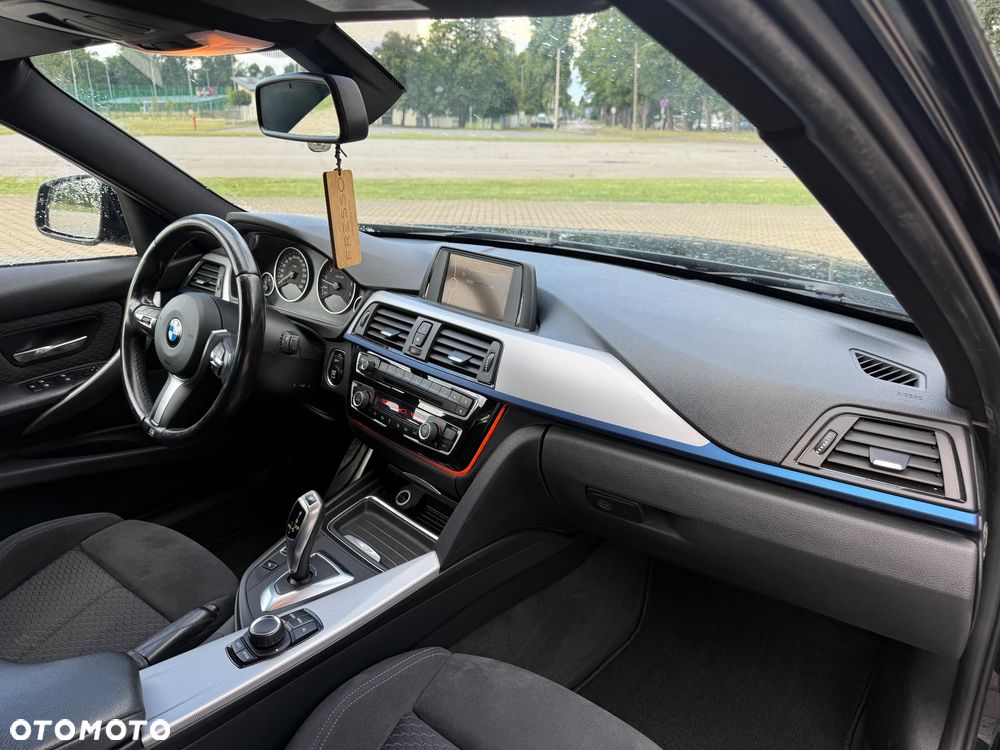 BMW Seria 3 320i - 5