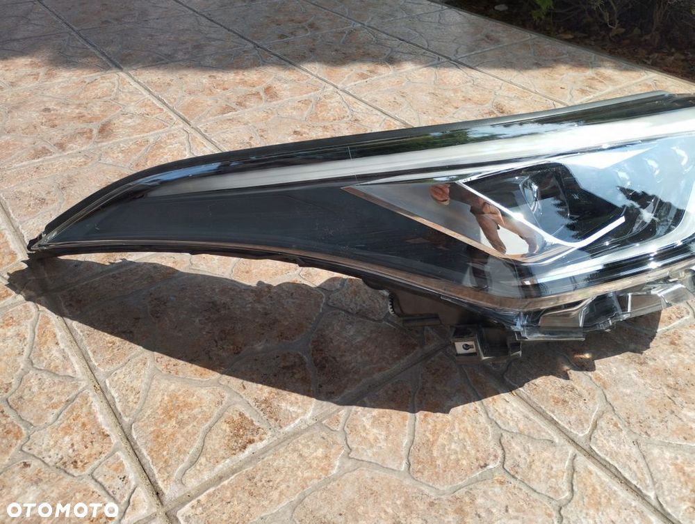 Lampa prawa Full LED Toyota C-HR LIFT 2019-^ 81130-F4280-00 - 2