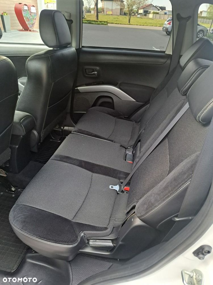 Mitsubishi Outlander - 16