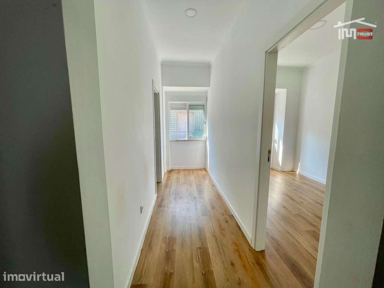 T2 Renovado para Arrendamento no Montijo | Cozinha Equipada | 1.000... - Grande imagem: 5/25