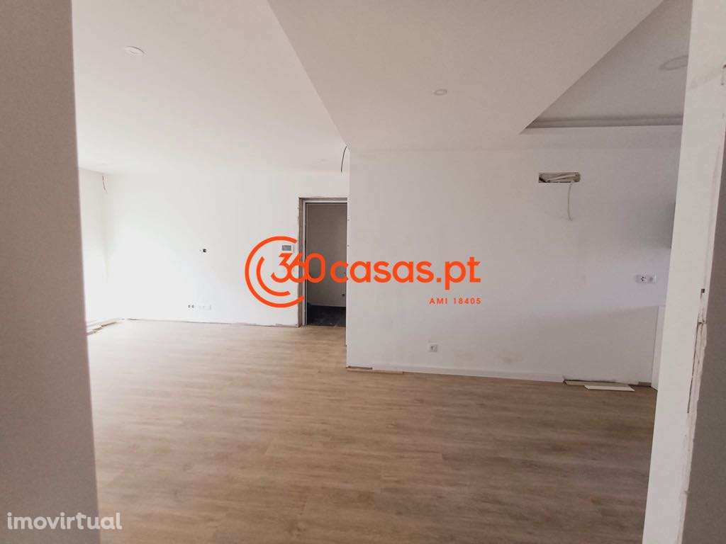 Apartamento T2 com garagem e logradouro de 35m2 em Almancil - Grande imagem: 2/12