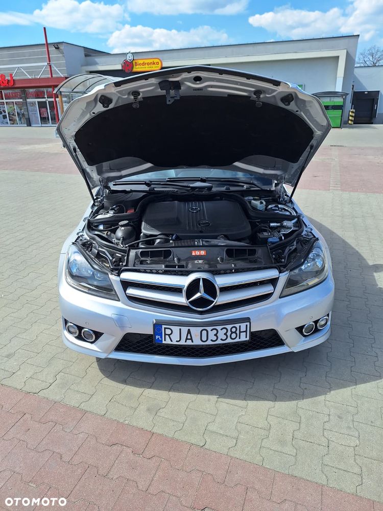 Mercedes-Benz Klasa C 250 CDI DPF BlueEFFICIENCY 7G-TRONIC Edition 1 - 19