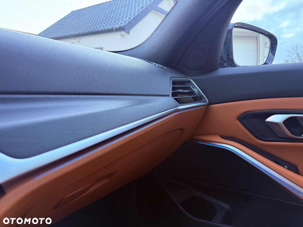 BMW Seria 3 320d xDrive M Sport sport - 27