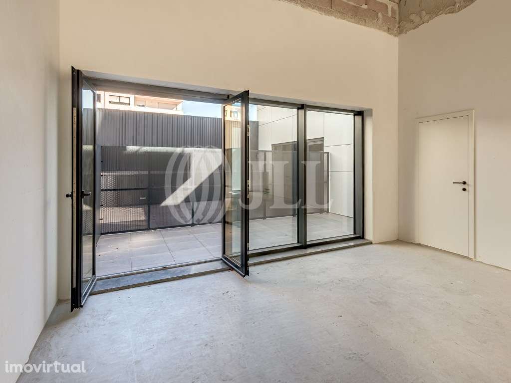 Loja com garagem no centro de Vila Nova de Gaia, Porto - Grande imagem: 2/31