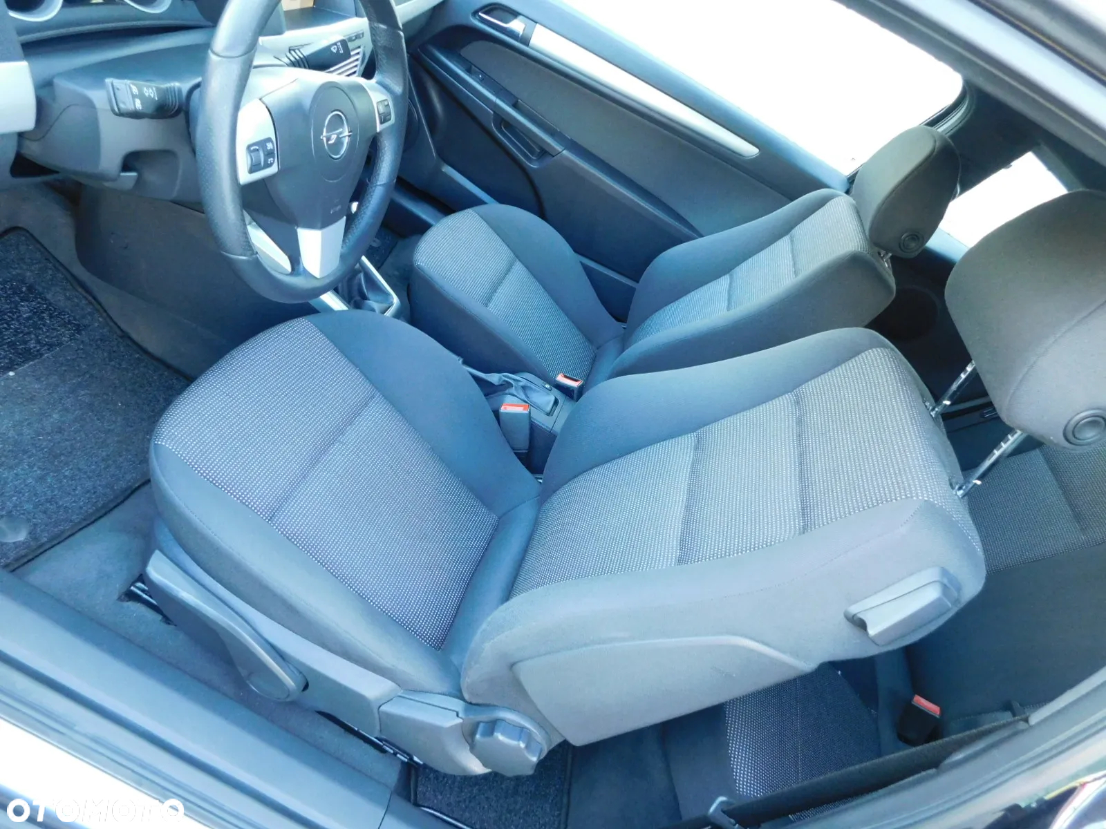 Opel Astra GTC 1.8 Cosmo - 20