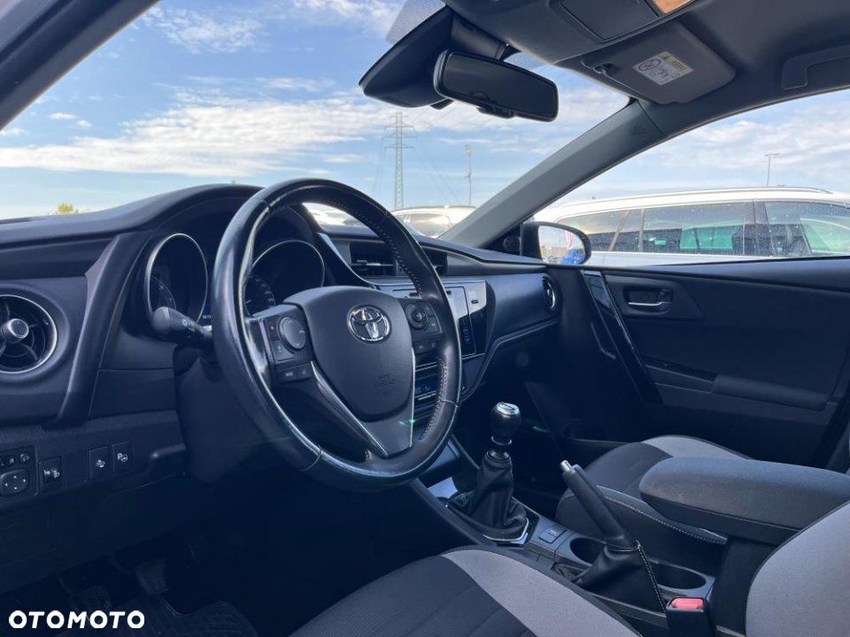 Toyota Auris - 13