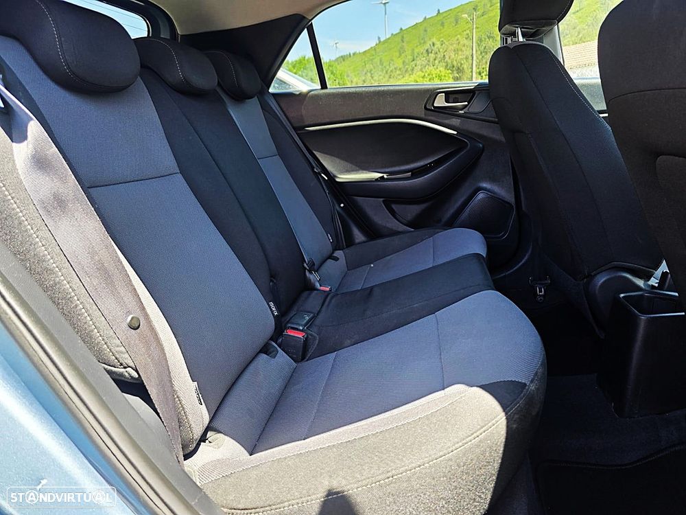 Hyundai i20 1.1 CRDi Access+Bluetooth+Comandos no Volante - 12