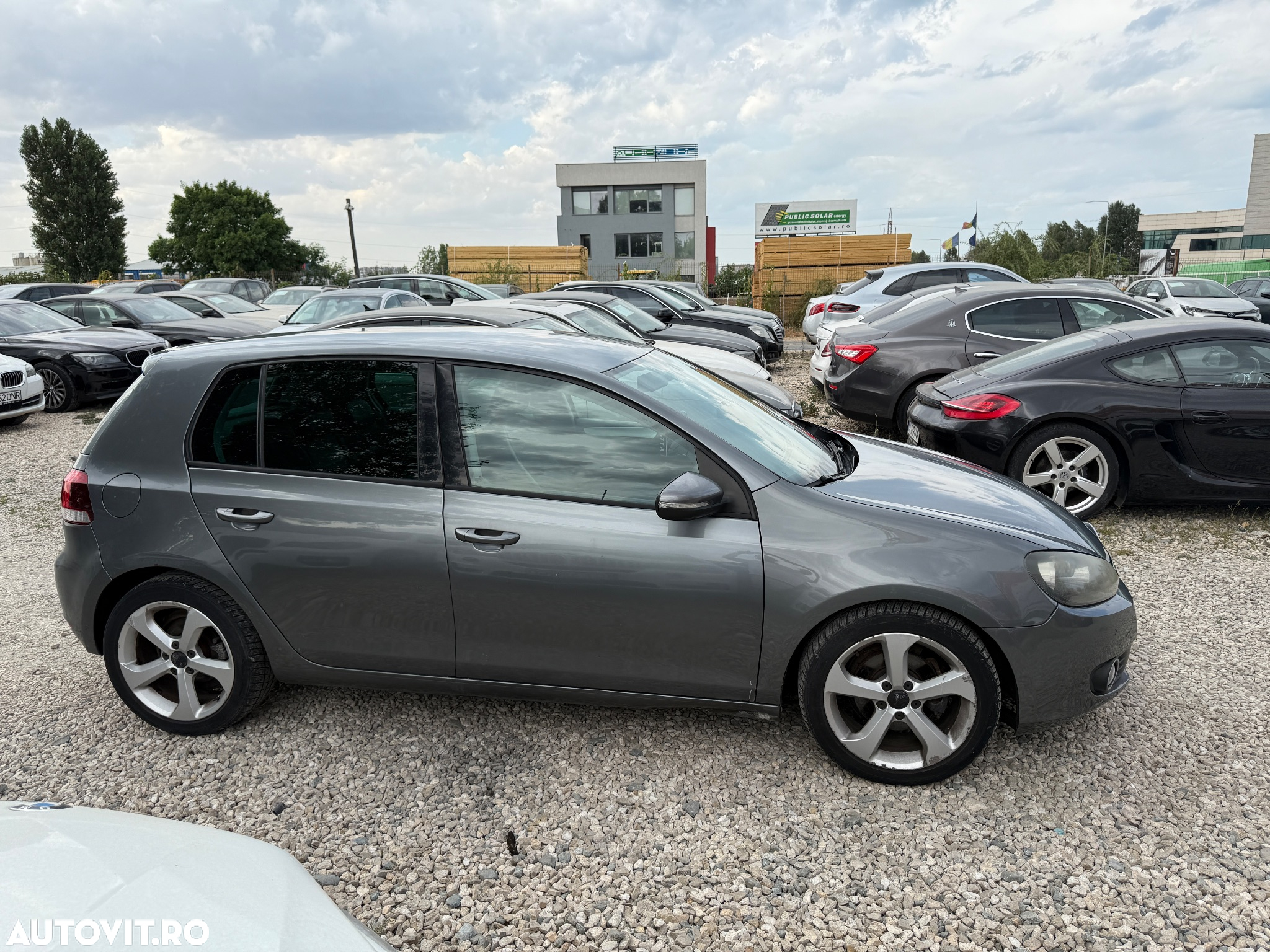 Volkswagen Golf 2.0 TDI DPF Highline - 11