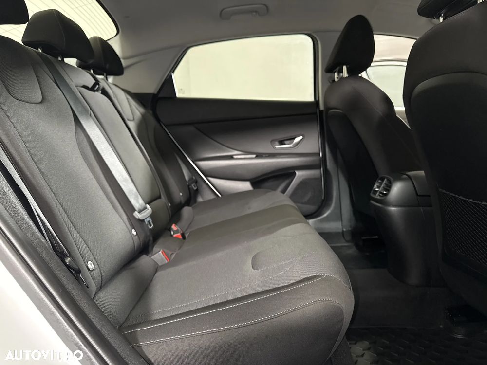 Hyundai Elantra - 13