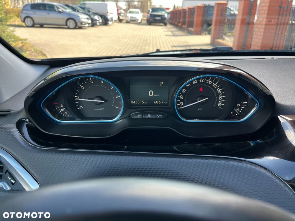 Peugeot 2008 1.2 Pure Tech GPF Allure S&S EAT6 - 9