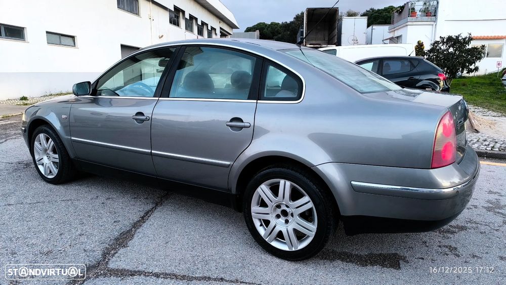 VW Passat 1.9 TDi Highline - 14