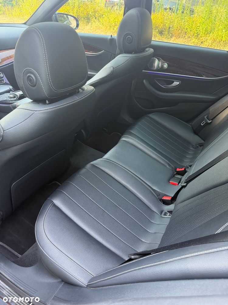 Mercedes-Benz Klasa E 300 9G-TRONIC AMG Line - 13