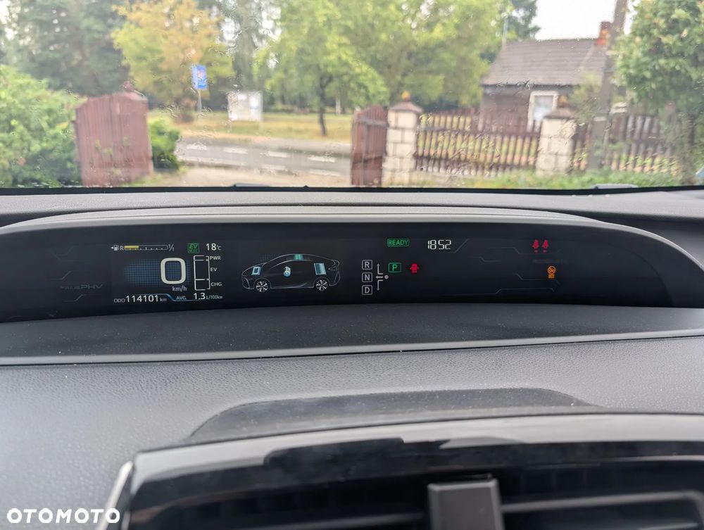 Toyota Prius Hybrid Solar - 13