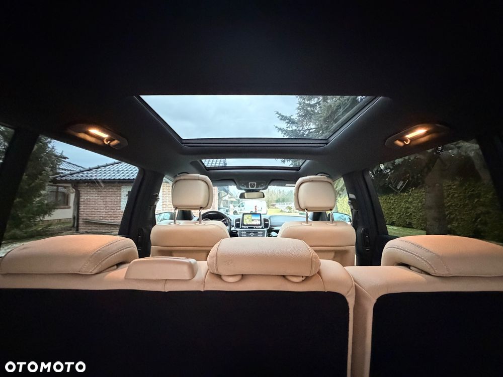Mercedes-Benz GLS - 23