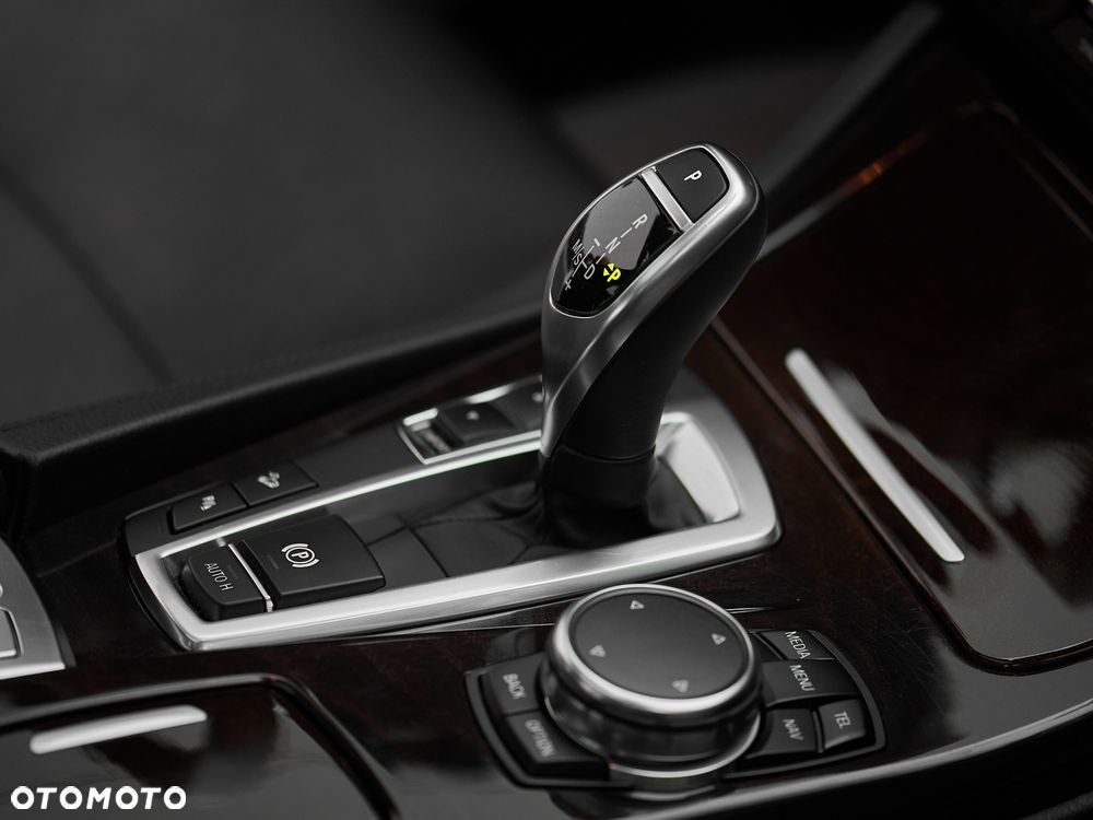 BMW Seria 5 528i xDrive - 12