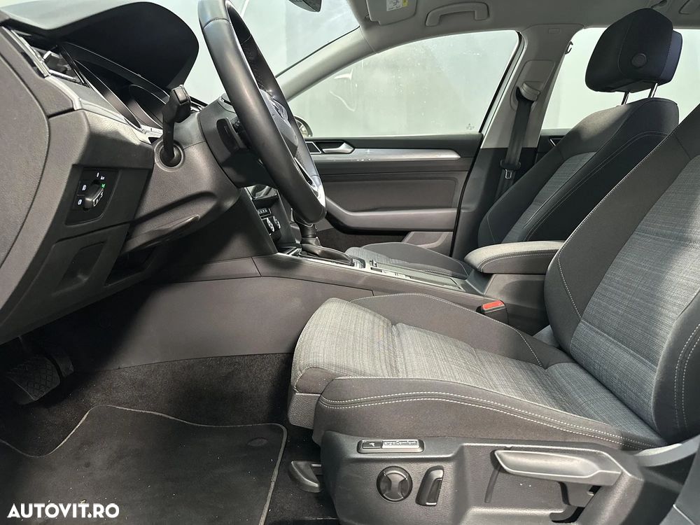 Volkswagen Passat - 18