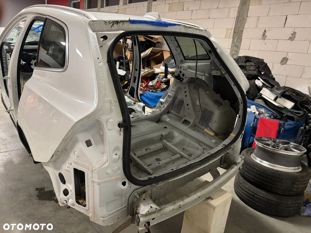 Volvo XC60 II ćwiartka lewa prawa tył wanna słupek 707 - 3
