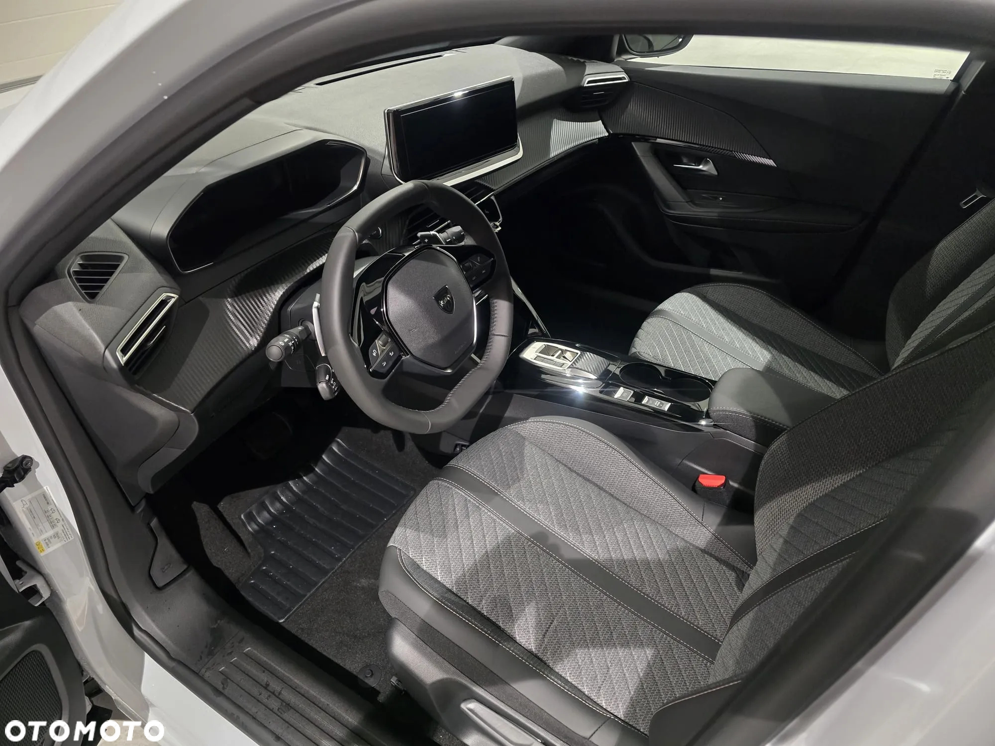 Peugeot 2008 PureTech mHEV Allure e-DCS6 - 13