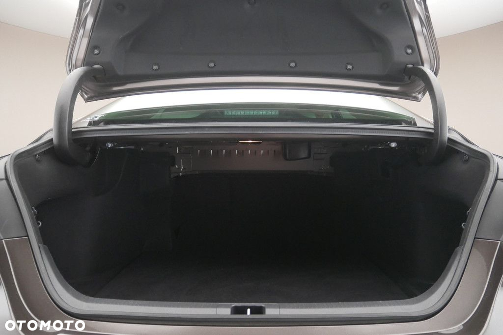 Toyota Camry - 16